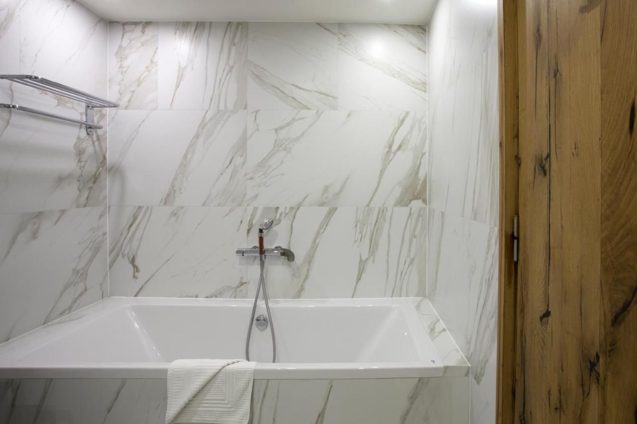 Отель Shota @ Rustaveli Boutique Hotel Тбилиси-25