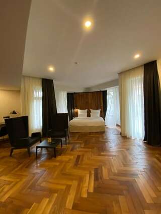 Отель Shota @ Rustaveli Boutique Hotel Тбилиси Улучшенный двухместный номер с 1 кроватью-6